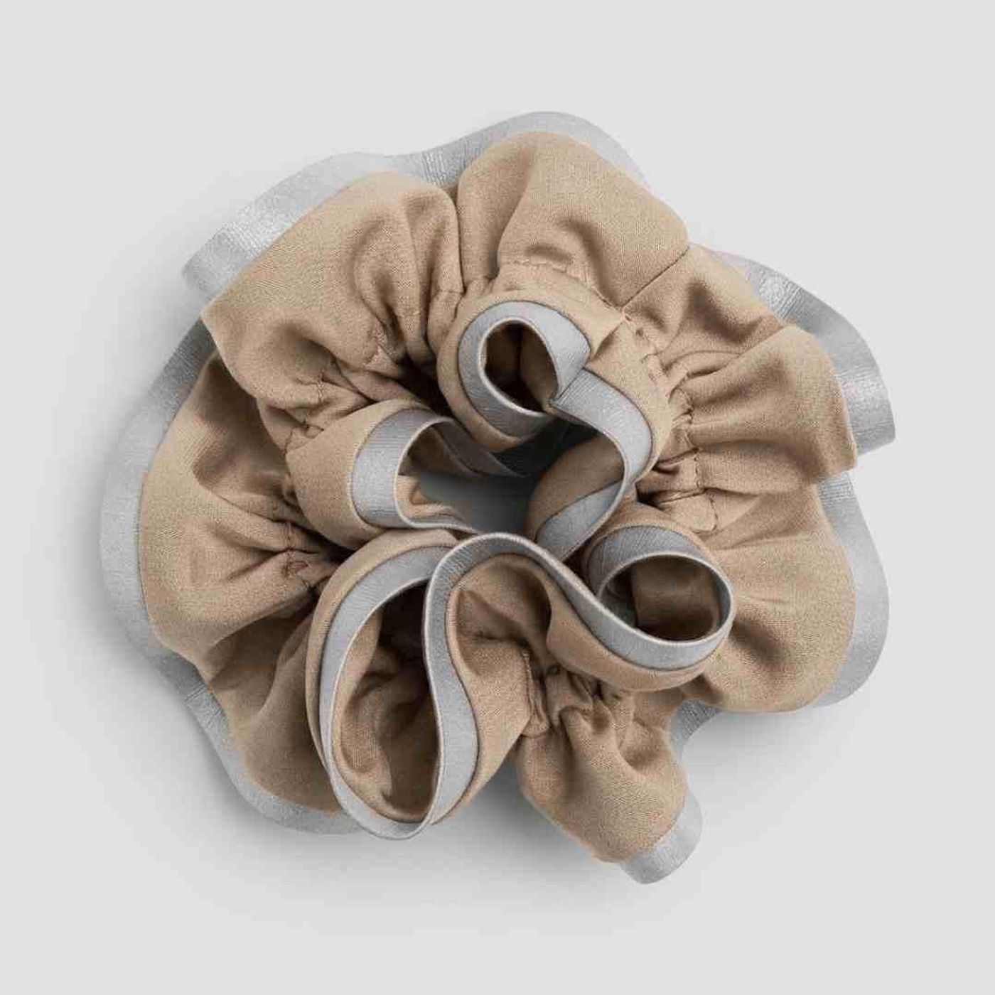 Morild Volang Scrunchie med refleks, sand/sølv