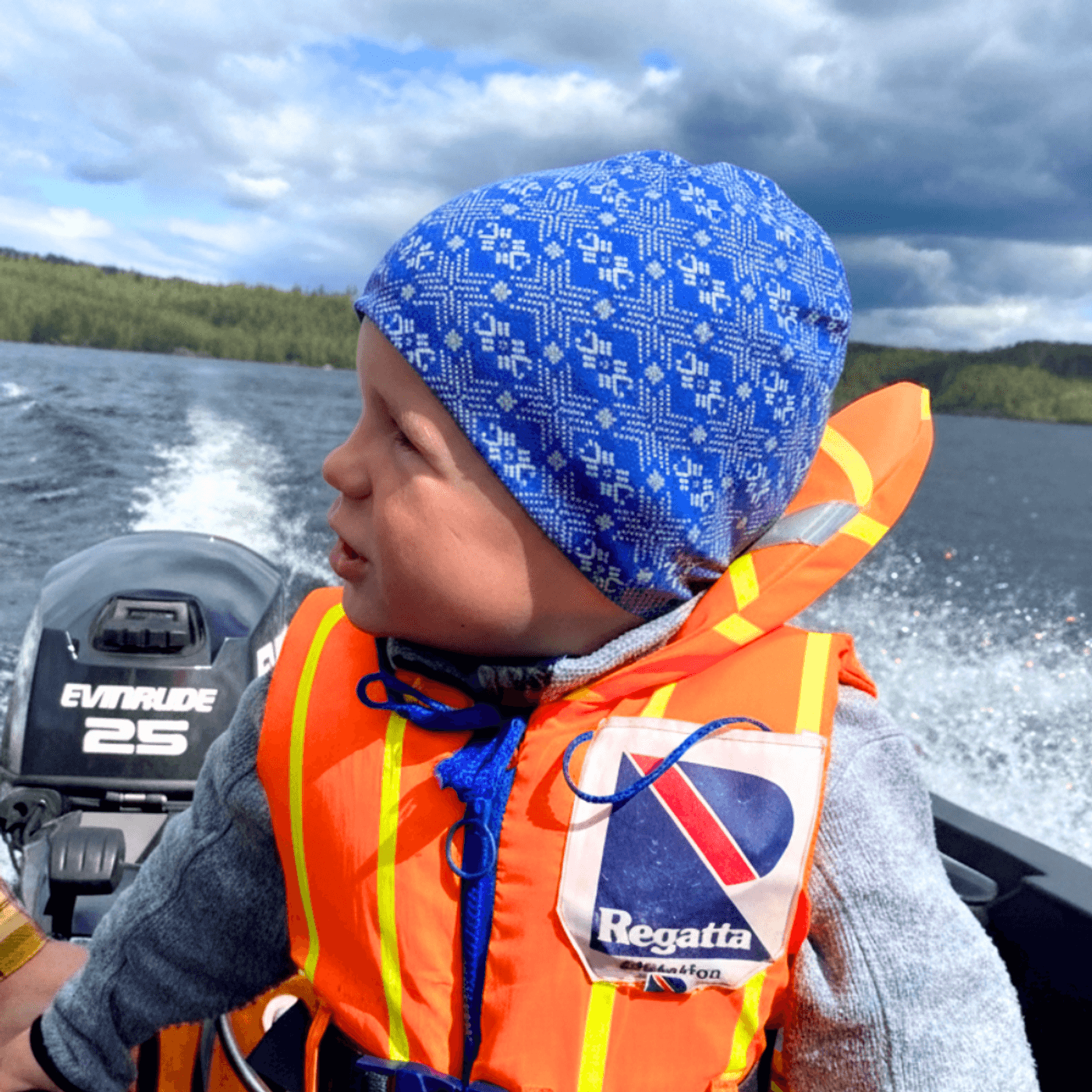 Morild Glitre Junior resirkulert lue med refleks, royal blå