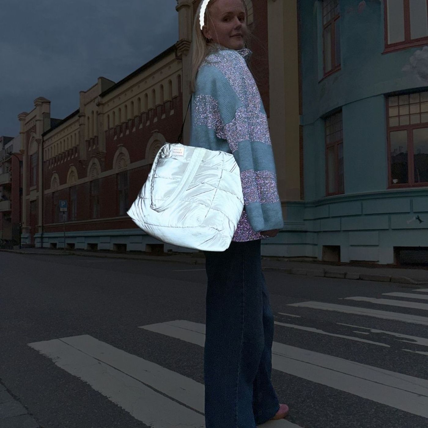 På farten zip veske med refleks, grå
